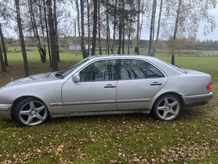 Mercedes-Benz E200 1999 photo 3