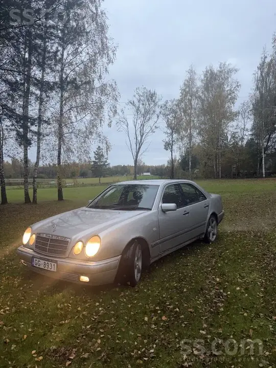 Mercedes-Benz E200