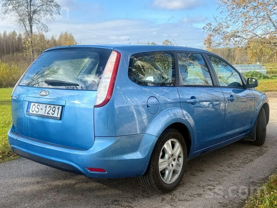 Ford Focus 2011 photo 2