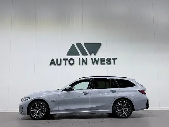 BMW 330E 2023 photo 3