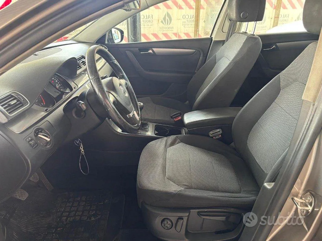 Volkswagen Passat 2011 photo 4