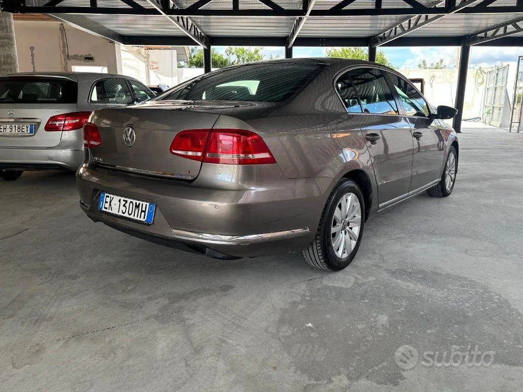 Volkswagen Passat 2011 photo 2