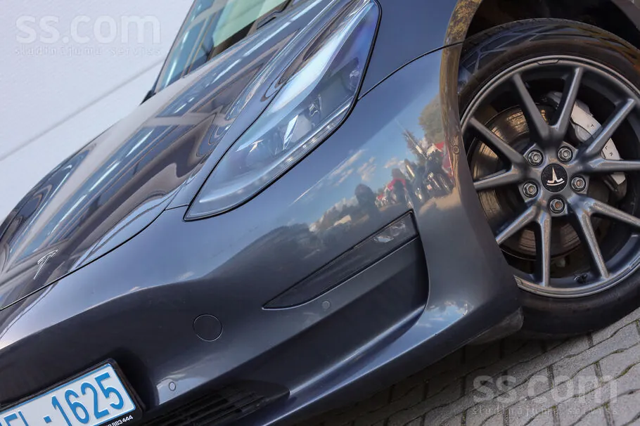 Tesla Model 3 2021 photo 2