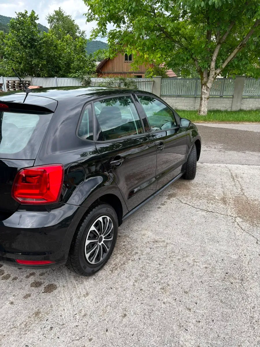 Volkswagen Polo 2017 photo 2