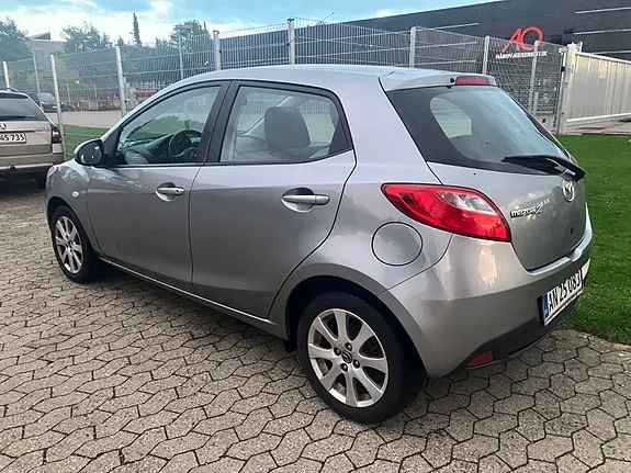 Mazda 2 2012 photo 3