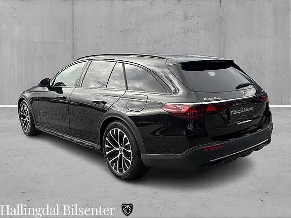 Mercedes-Benz 300 D 2026 photo 5