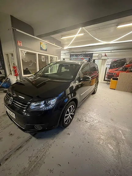 Volkswagen Touran 2011 photo 3