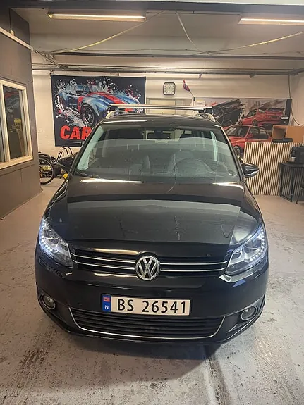 Volkswagen Touran 2011 photo 2