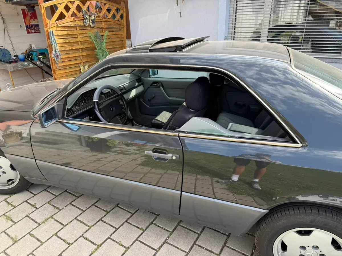 Mercedes-Benz Coupe 1988 photo 3