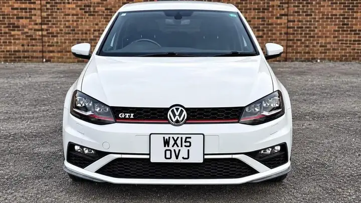 Volkswagen Polo 2015 photo 2