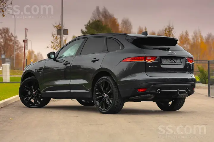 Jaguar F-Pace 2017 photo 2