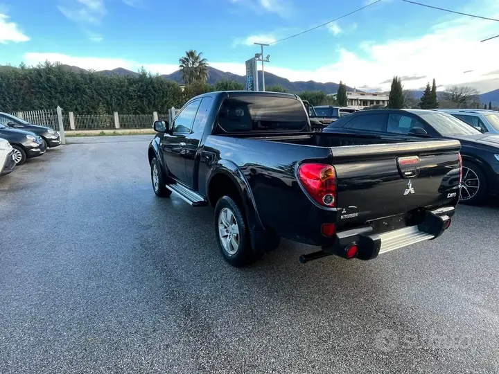 Mitsubishi L200 2013 photo 2