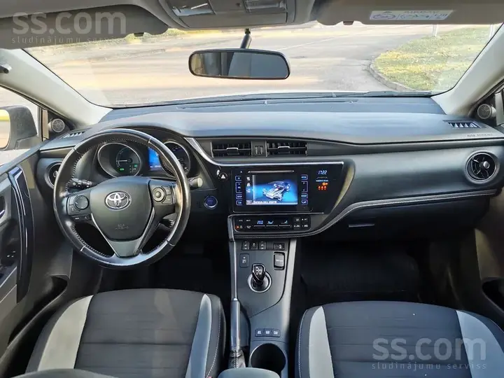Toyota Auris 2016 photo 2