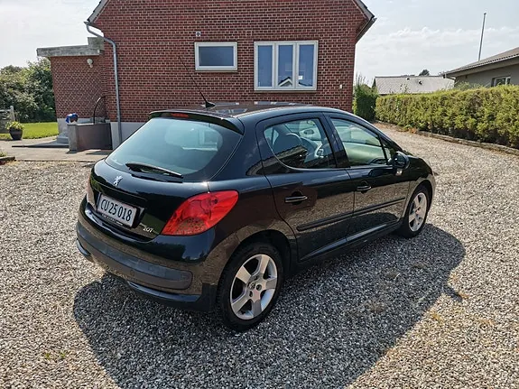 Peugeot 207 2007 photo 4