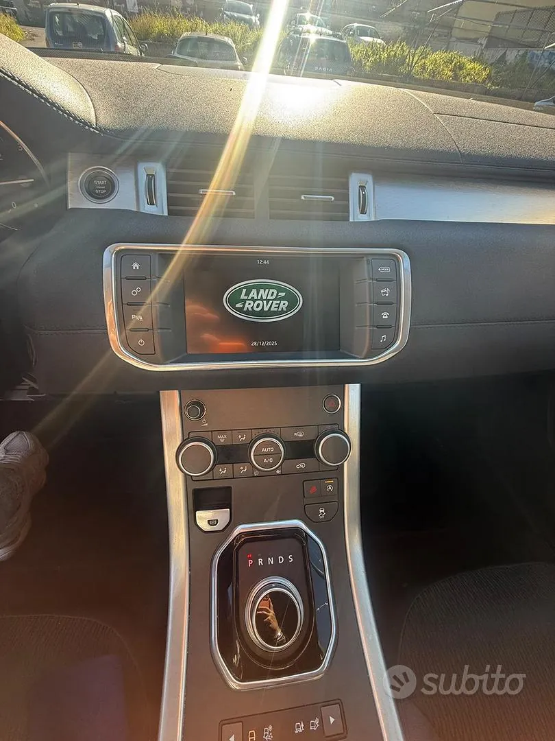 Land Rover Range Rover Evoque 2015 photo 4