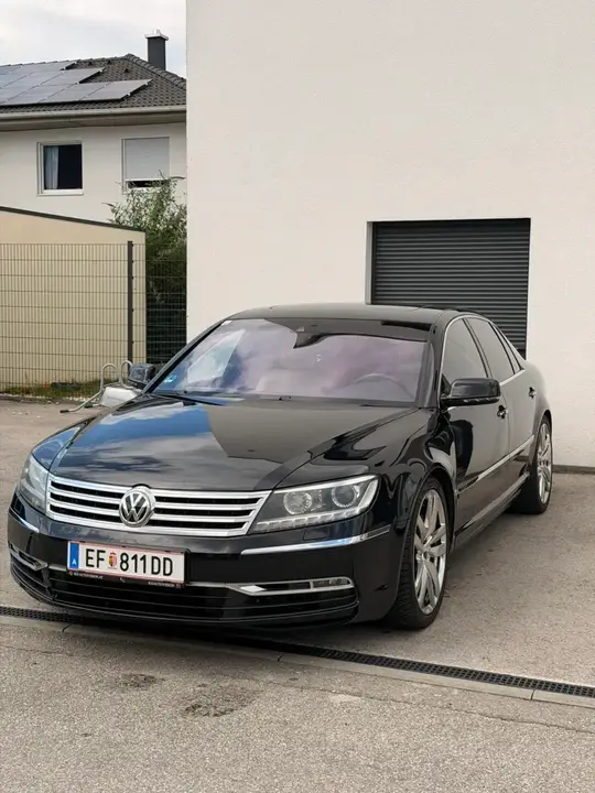 Volkswagen Phaeton 2012 photo 2