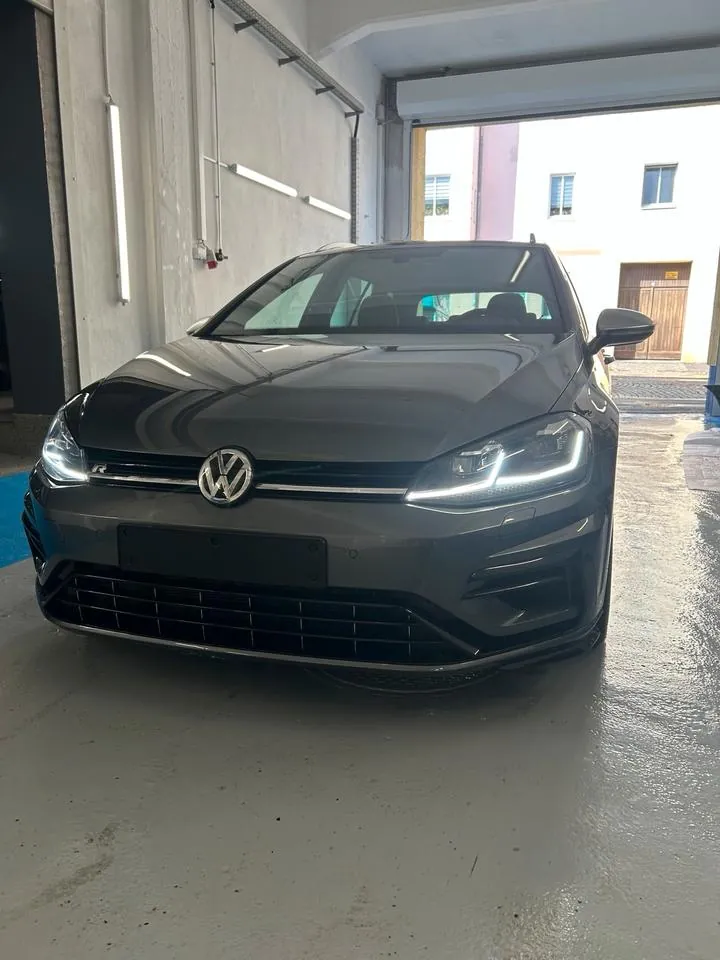 Volkswagen Golf R Variant