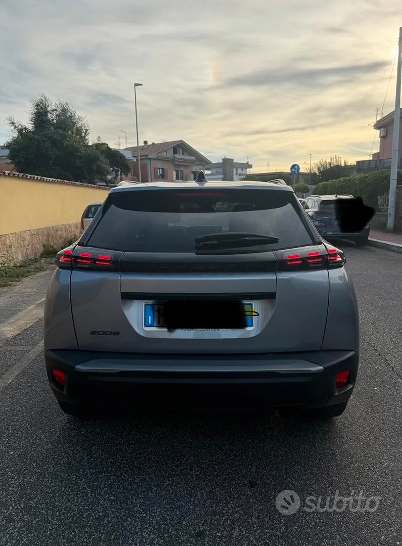 Peugeot 2008 Allure 2024 photo 2