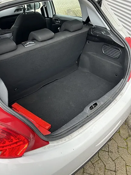 Peugeot 208 2012 photo 5