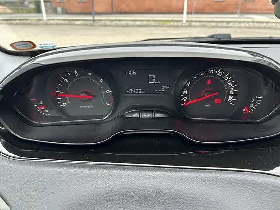Peugeot 208 2012 photo 2