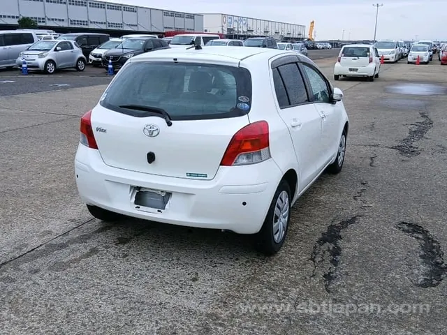 Toyota Vitz 2009 photo 4
