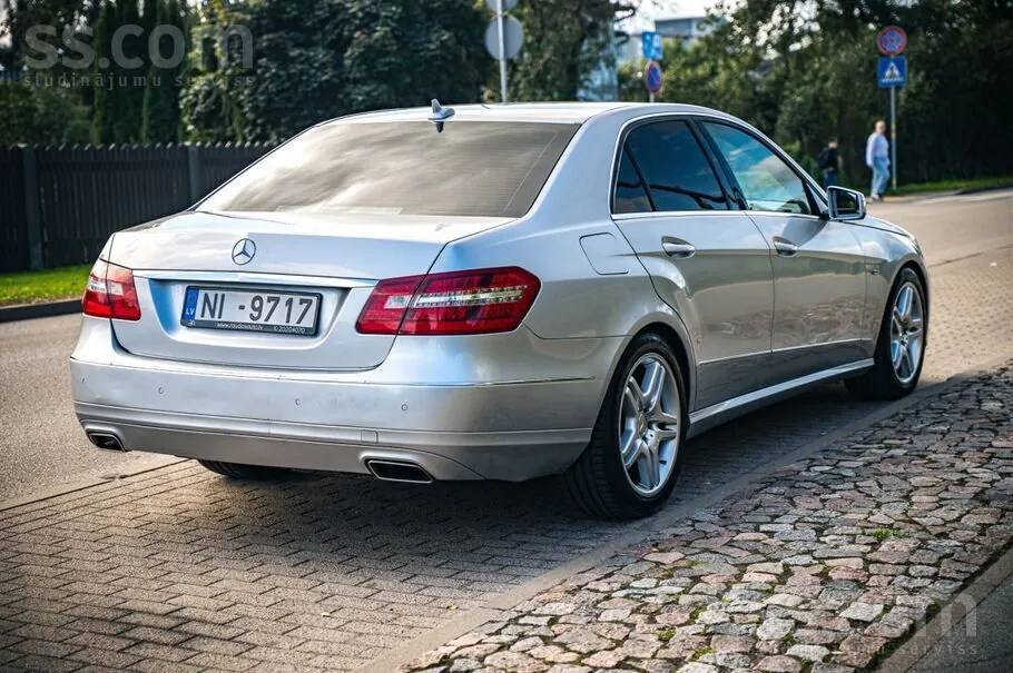 Mercedes-Benz E220 2012 photo 4