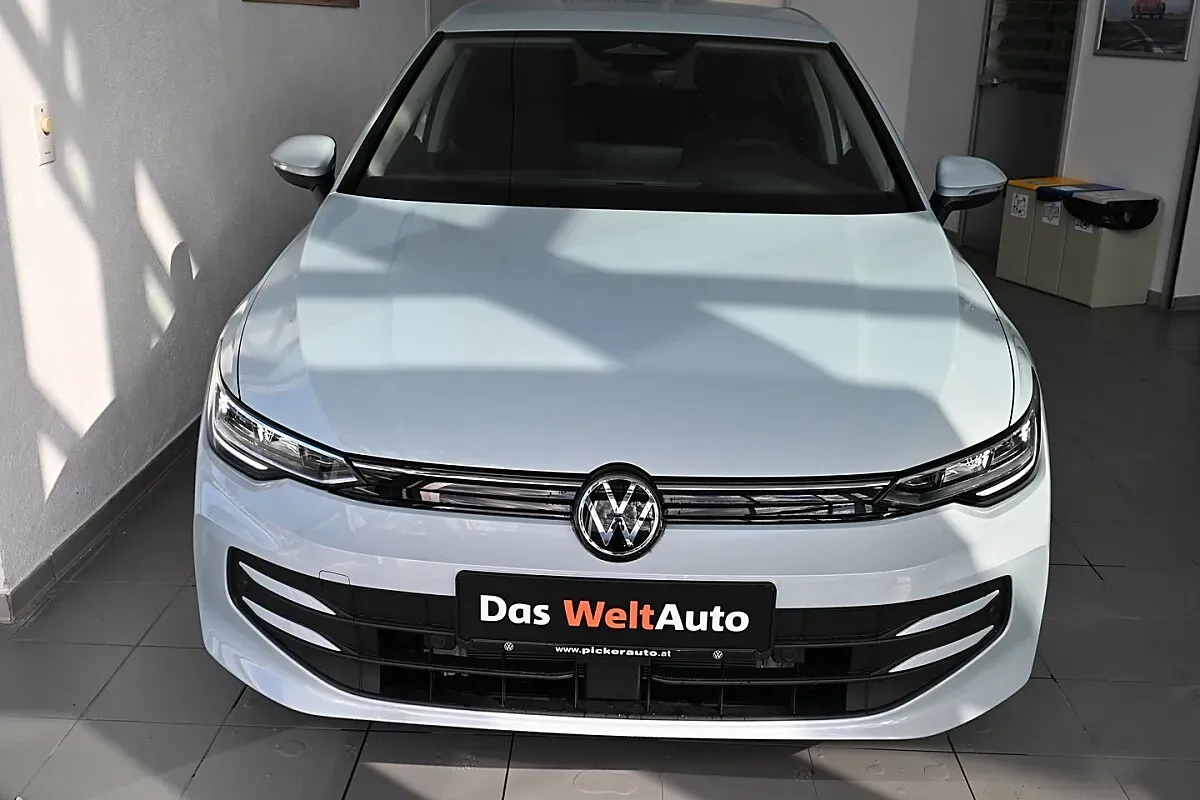Volkswagen Golf 2026 photo 2