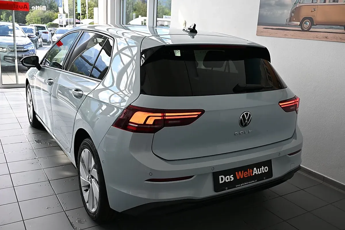 Volkswagen Golf 2026 photo 3