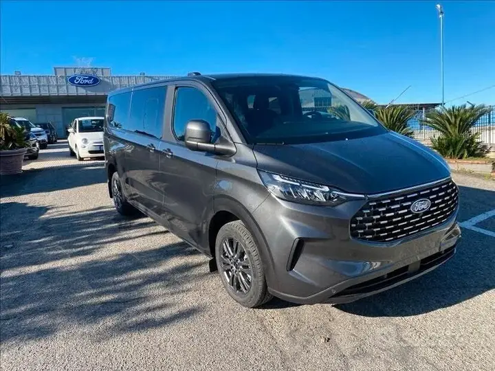 Ford Tourneo Custom photo 2