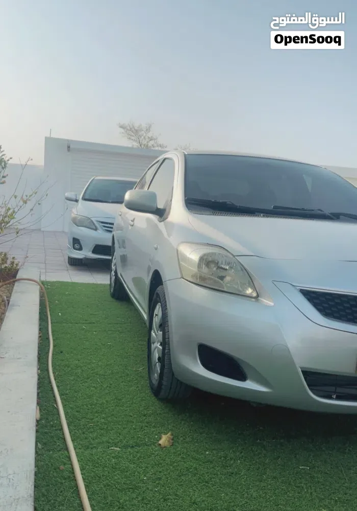Toyota Yaris 2011 photo 2