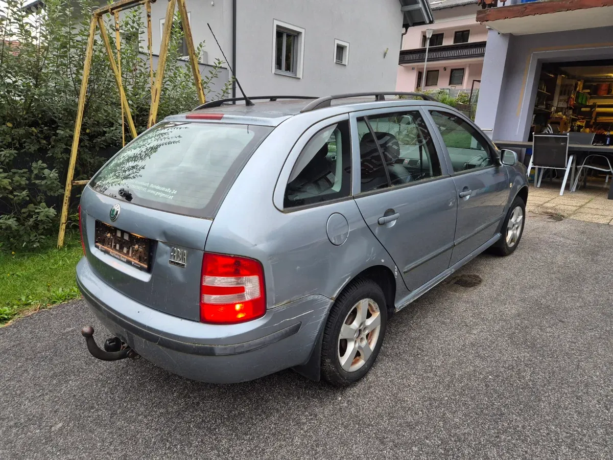 Skoda Fabia 2006 photo 2