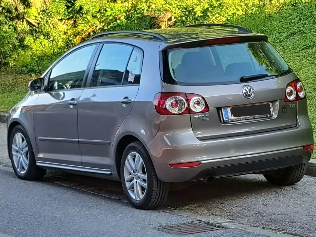 Volkswagen Golf 2010 photo 2