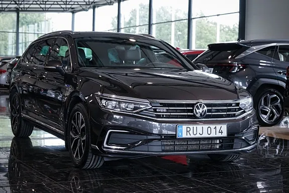 Volkswagen Passat 2023 photo 2