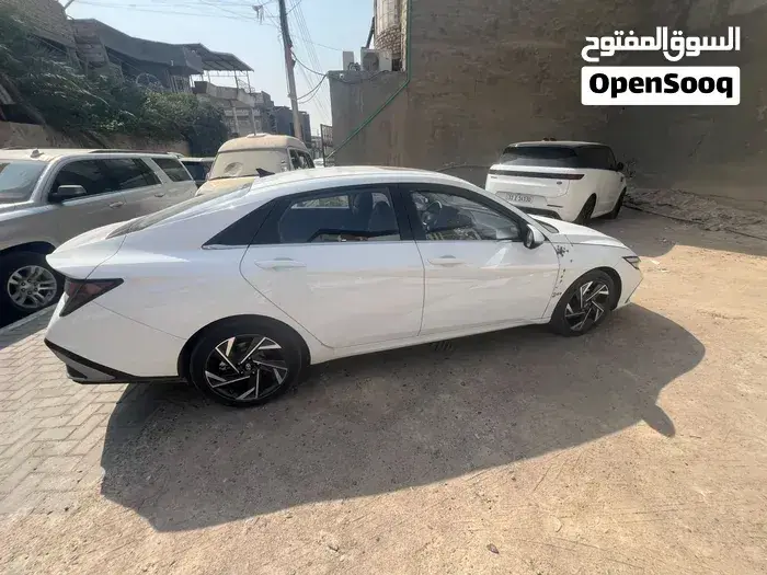 Hyundai Elantra 2025 photo 2
