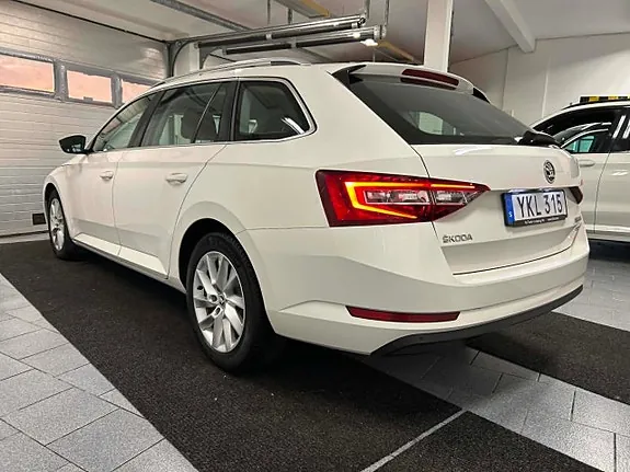 Skoda Superb 2017 photo 4