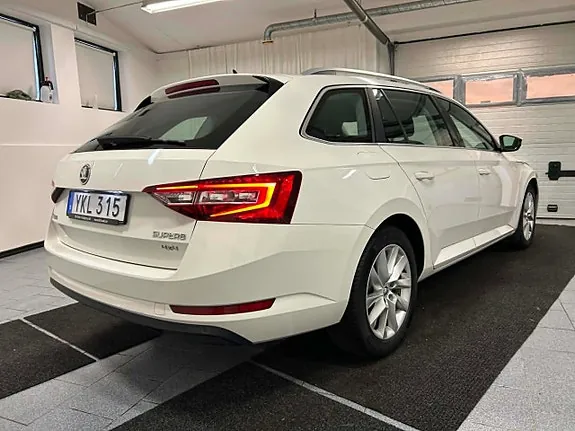 Skoda Superb 2017 photo 2