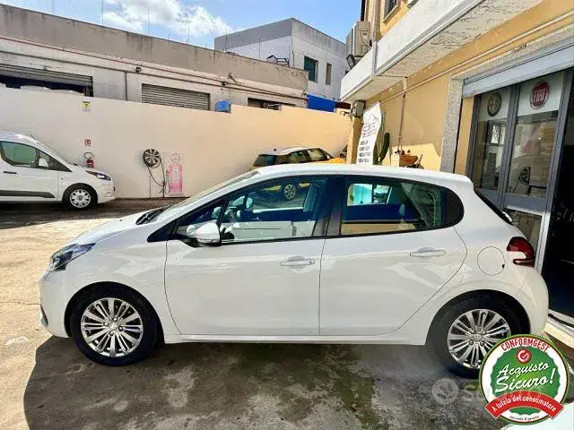 Peugeot 208 2019 photo 2