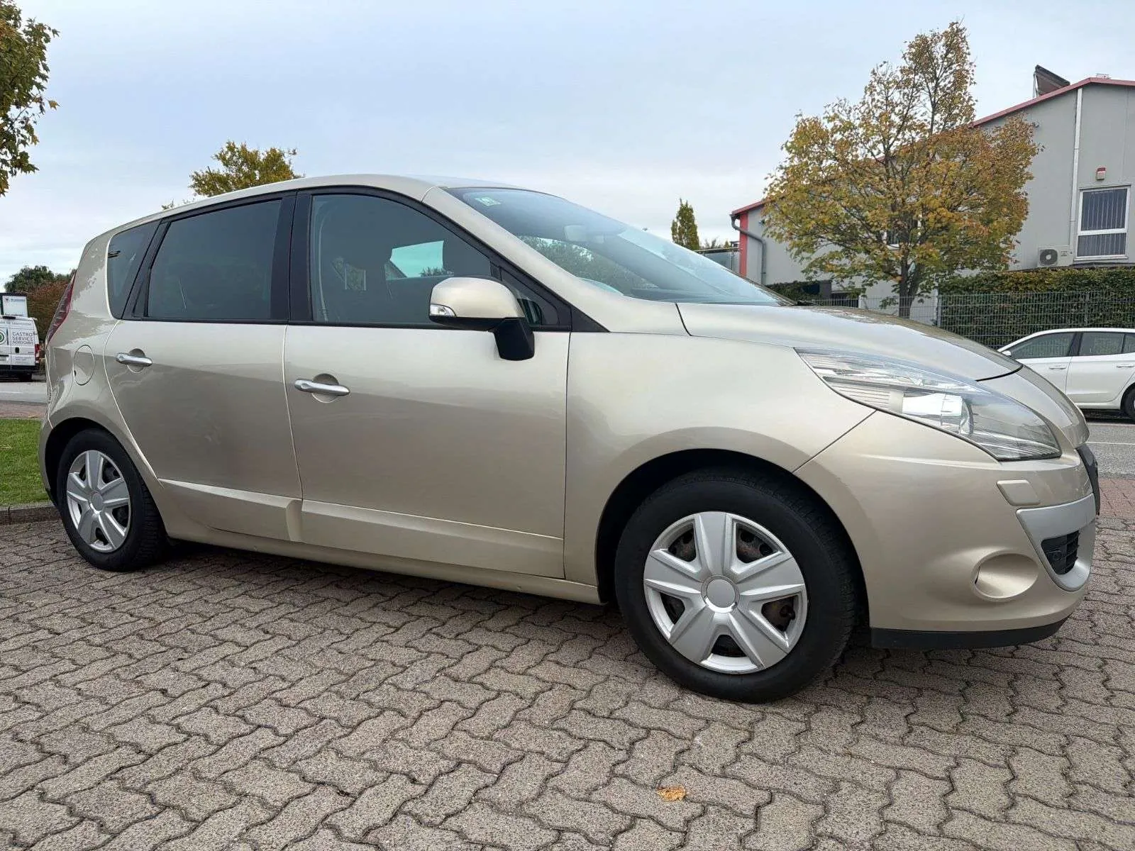 Renault Scenic 2010 photo 3