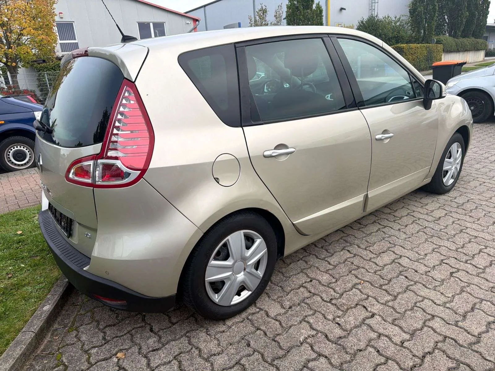 Renault Scenic 2010 photo 4