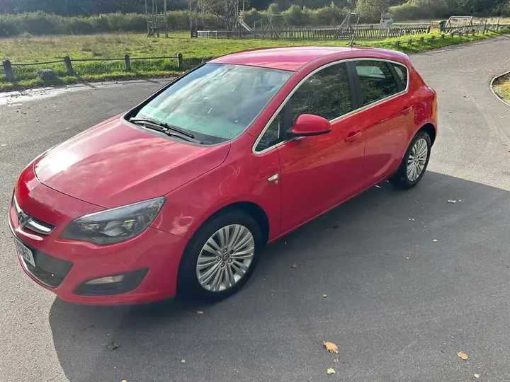 Vauxhall Astra 2014 photo 2