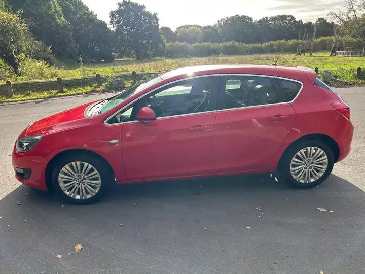 Vauxhall Astra 2014 photo 5