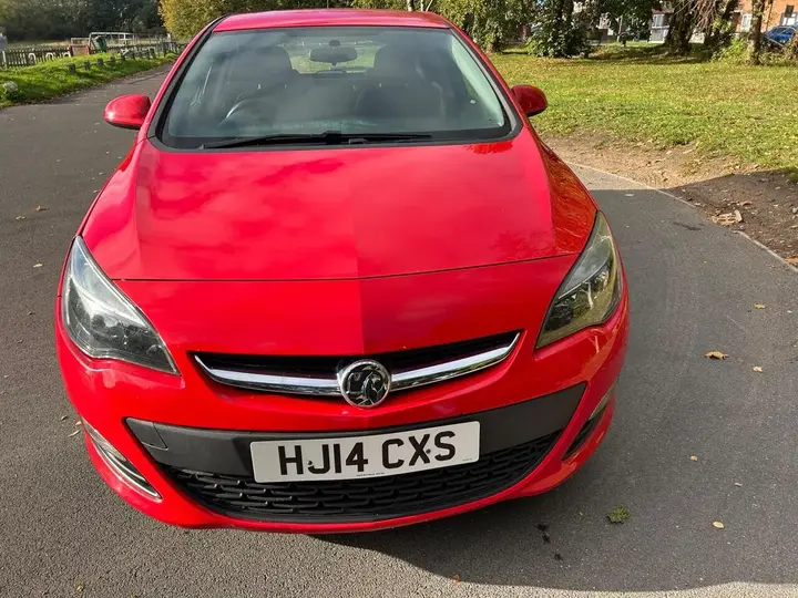 Vauxhall Astra 2014 photo 3