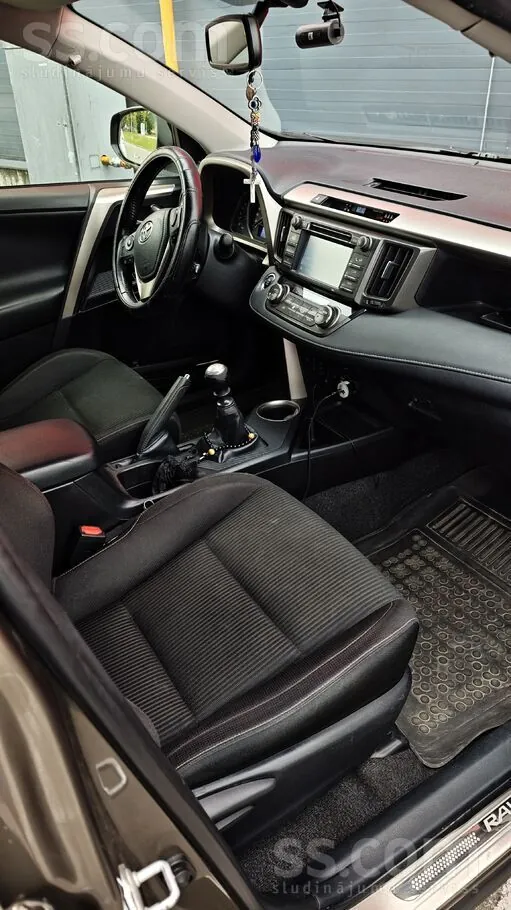 Toyota Rav4 2015 photo 5