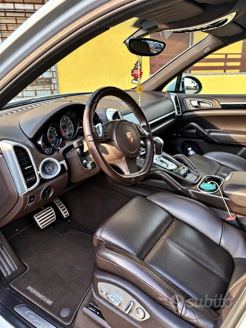 Porsche Cayenne 2012 photo 4