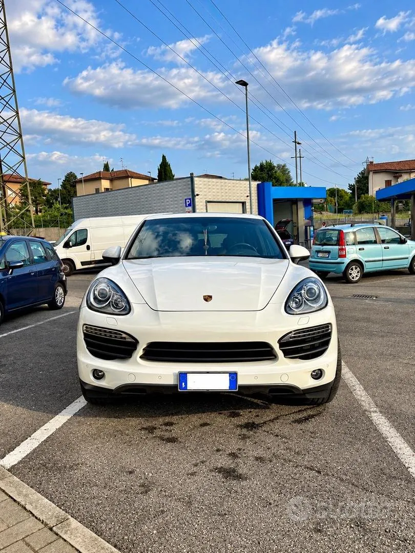Porsche Cayenne 2012 photo 2