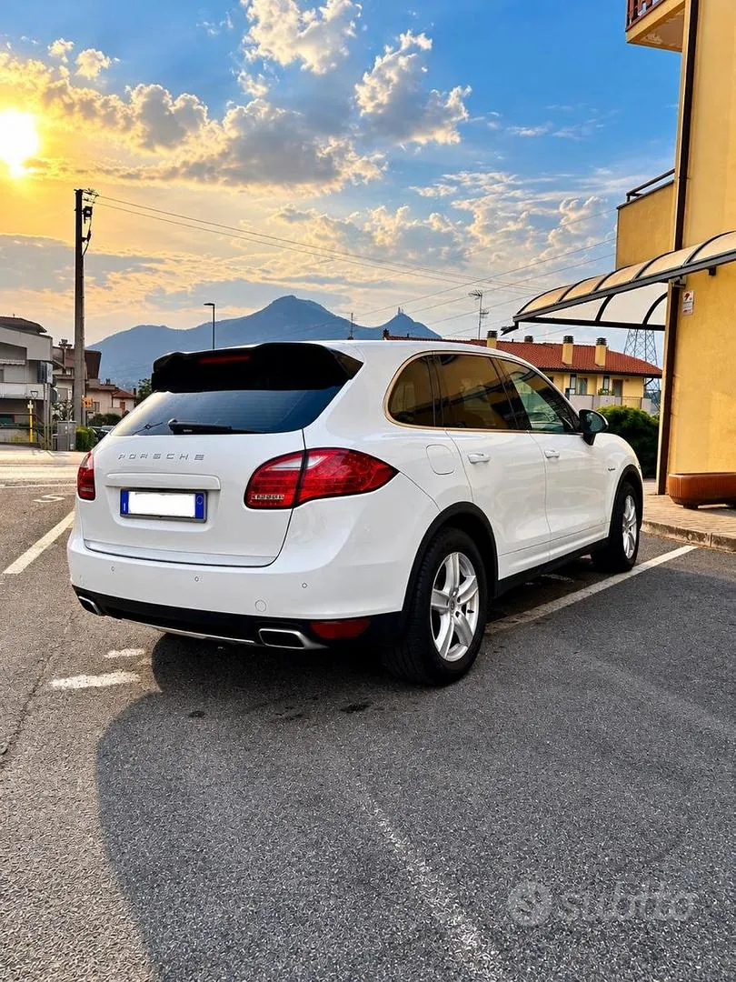 Porsche Cayenne 2012 photo 3