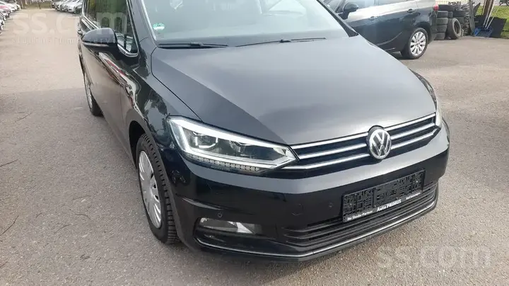 Volkswagen Touran 2017 photo 2