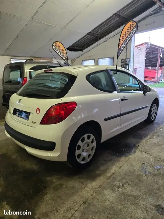Peugeot 207 2009 photo 4