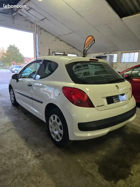Peugeot 207 2009 photo 3