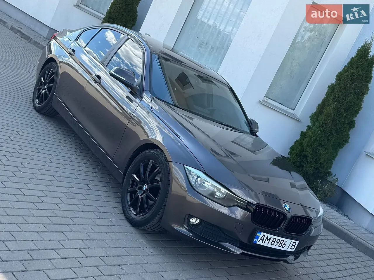 BMW 3 Series 2012 photo 2